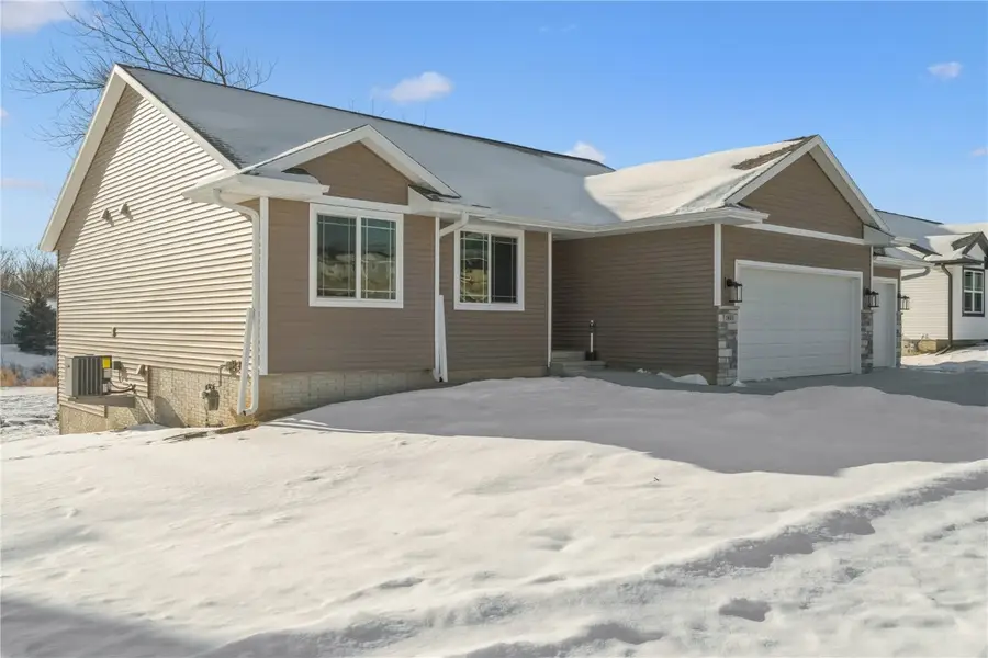 1801 Shady Grove Road Sw, Cedar Rapids, IA 52404 - Image #2