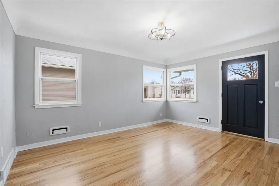 1053 Center Point Road Ne, Cedar Rapids, IA 52402 - Image #3