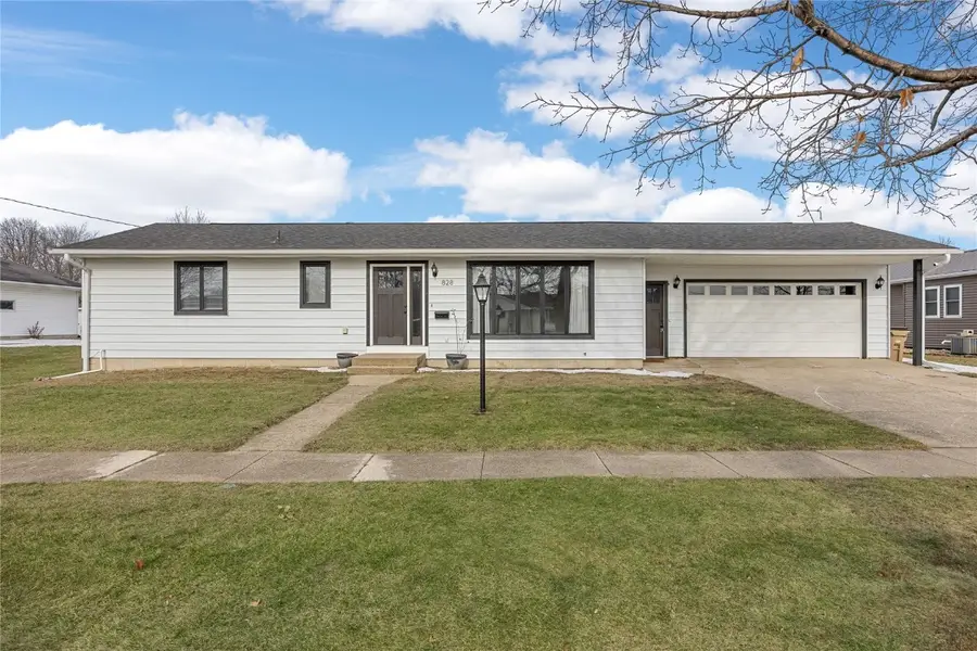 828 E Butler Street, Manchester, IA 52057 - Image #2