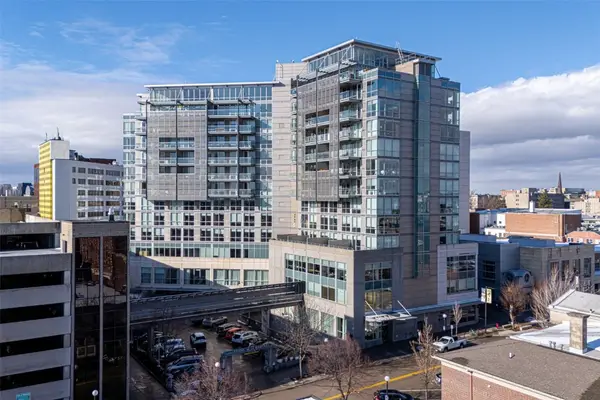 221 E College Street #703, Iowa City, IA 52240