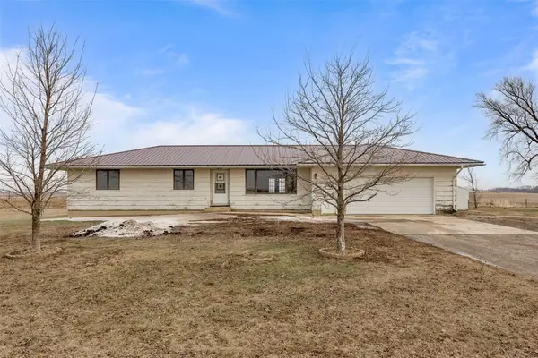 5905 Fairchild Road, Walker, IA 52352
