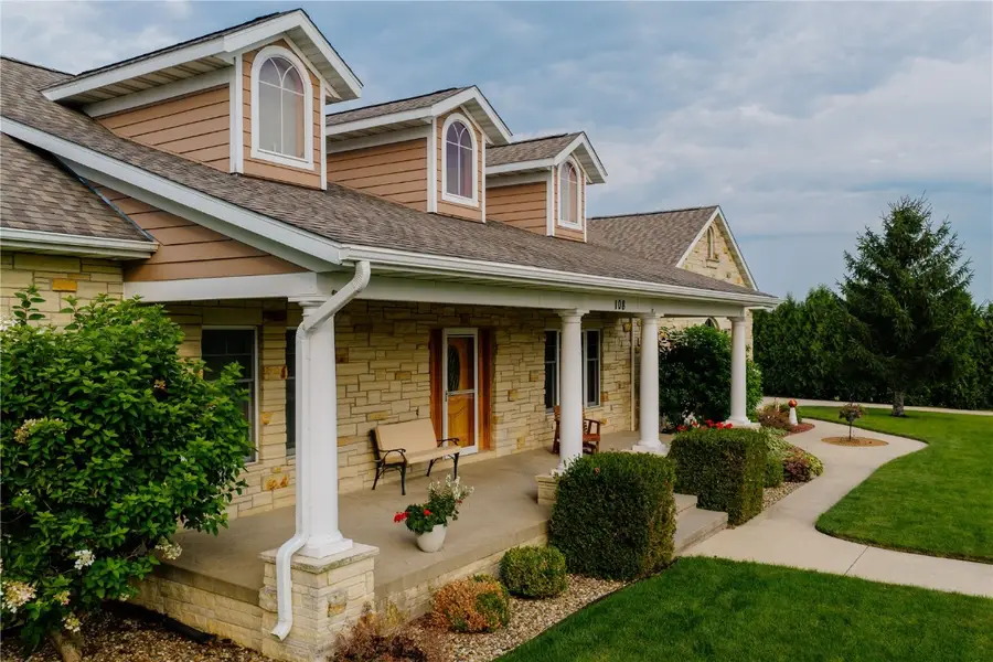 108 Wood Ridge Road, Anamosa, IA 52205 - Image #2