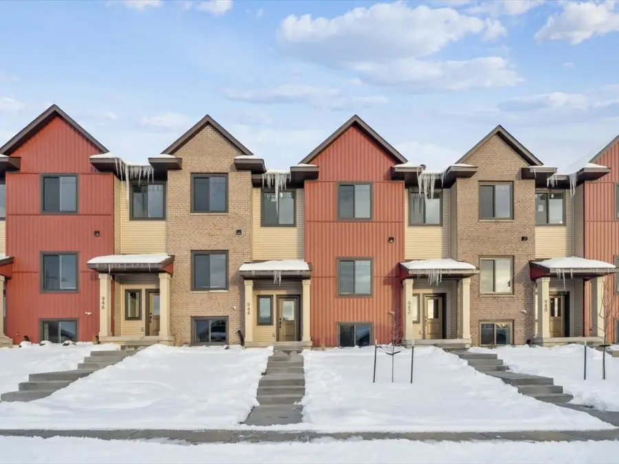 946 Dubs Drive, Iowa City, IA 52246 - #2