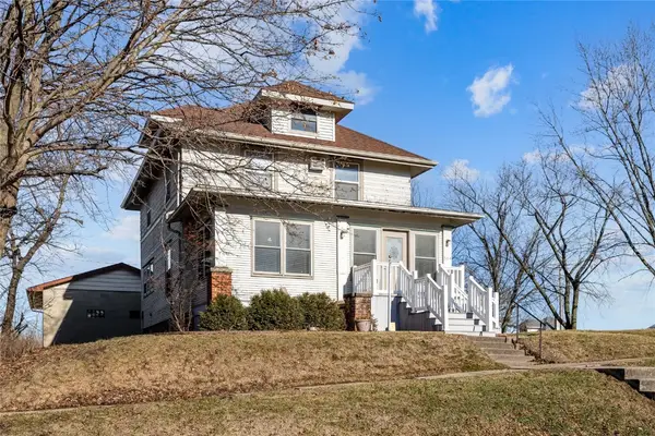 304 5th St, Victor, IA 52347