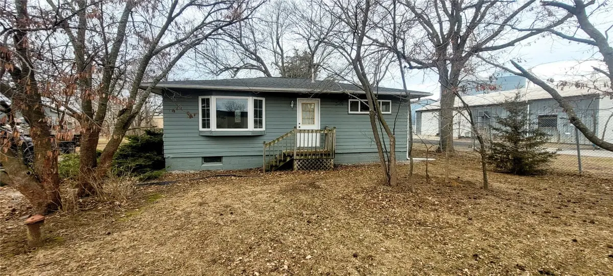 2263 S Riverside Dr, Iowa City, IA 52246 - #1