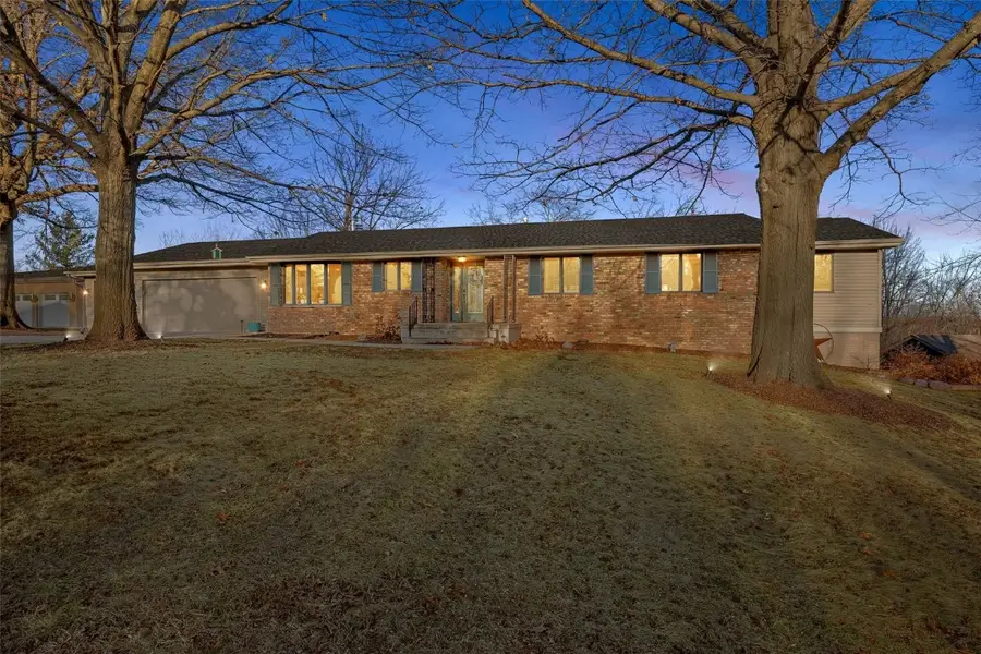 1896 Sunset Drive Ne, Solon, IA 52333 - Image #2