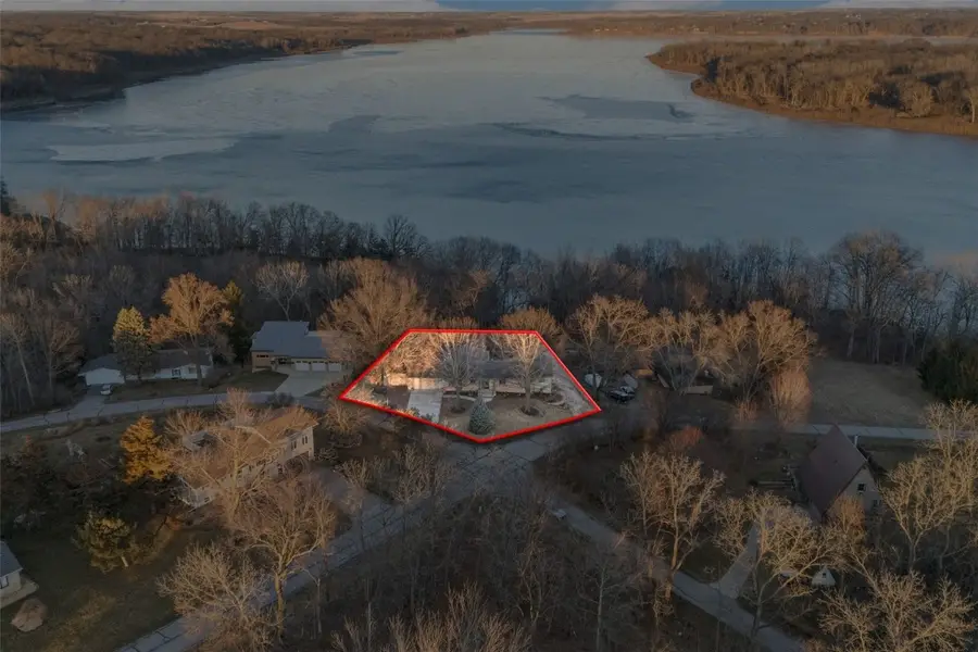 1896 Sunset Drive Ne, Solon, IA 52333 - Image #3