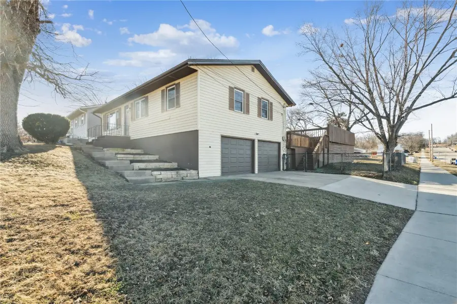 1536 Woodside Dr Nw, Cedar Rapids, IA 52405 - Image #2