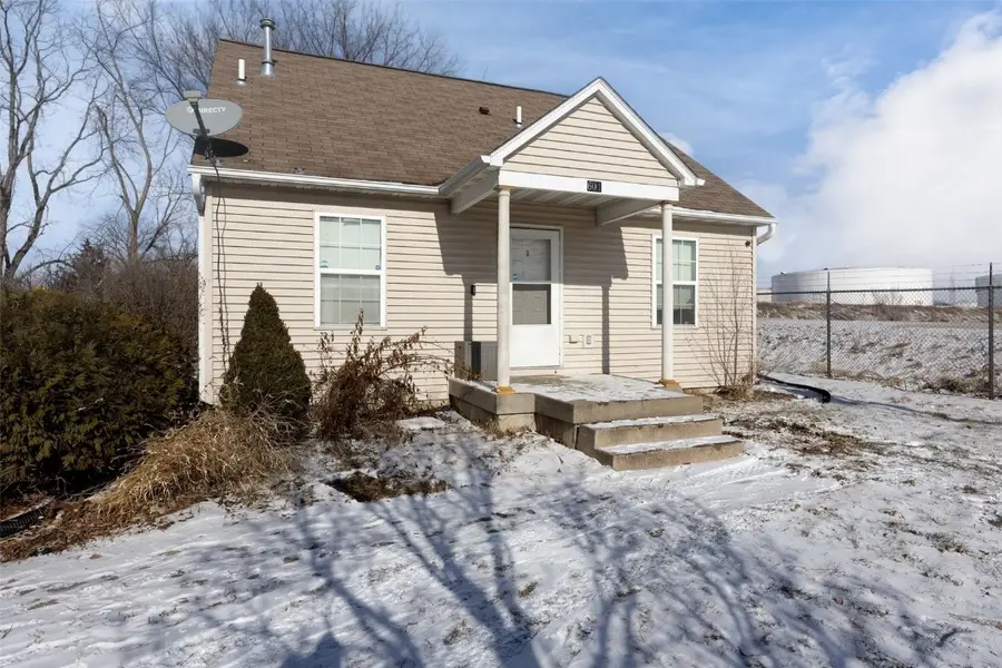 601 Fairchild St, Coralville, IA 52241 - #2