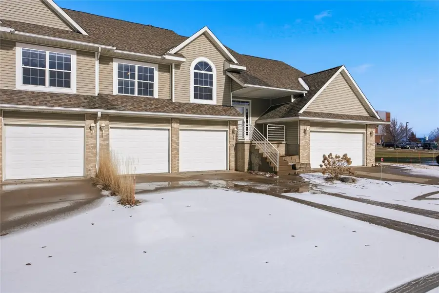 1224 Litchfield Drive #B, Hiawatha, IA 52233 - Image #2