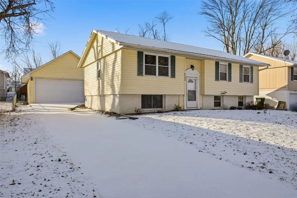 6235 Eastview Avenue Sw, Cedar Rapids, IA 52404 - Image #1