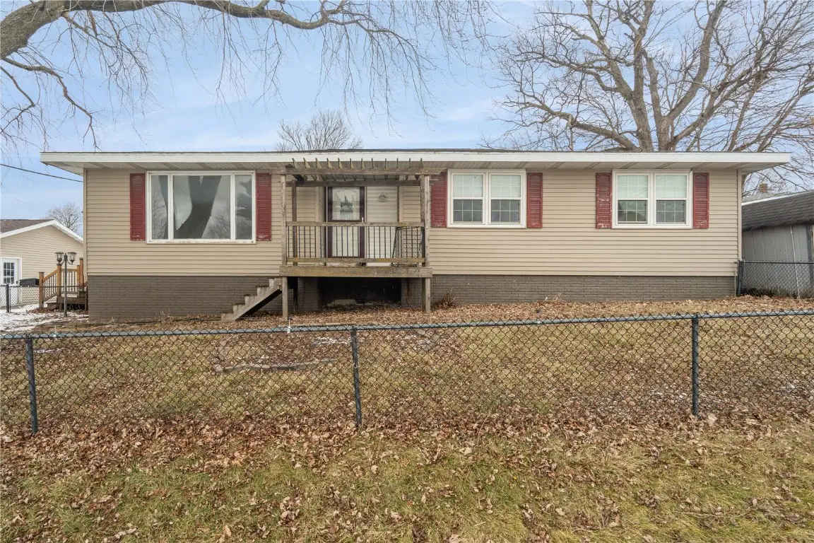 107 Washington Street, Center Point, IA 52213 - #1