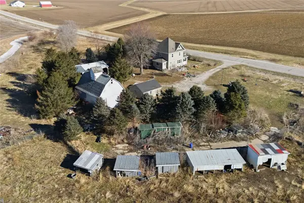 2292 Highway V18, Clutier, IA 52217