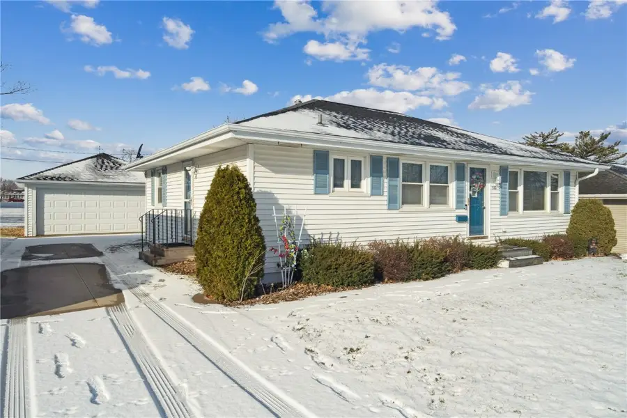 330 26th Street Nw, Cedar Rapids, IA 52405 - #2