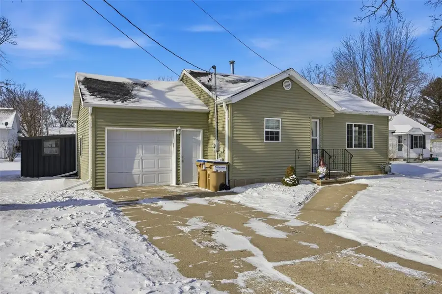 1122 N 3rd Street, Manchester, IA 52057 - #2