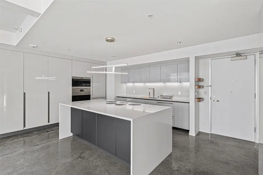 221 E College Street #903, Iowa City, IA 52240 - #3