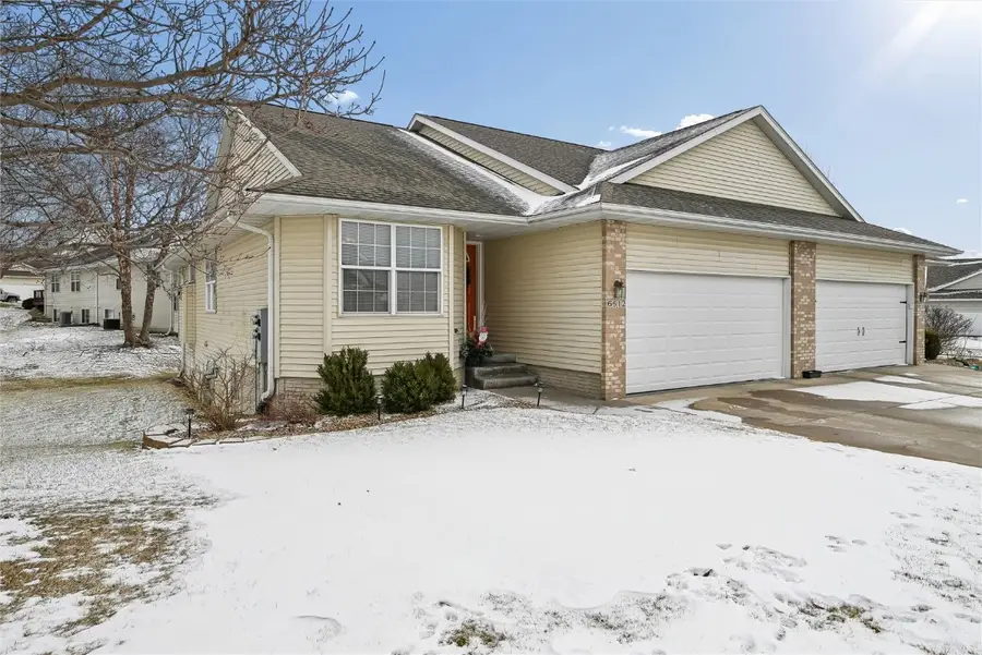 6612 Waterview Dr, Cedar Rapids, IA 52404 - Image #2