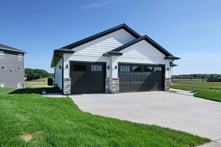 804 Windam Drive, Solon, IA 52333 - Image #2