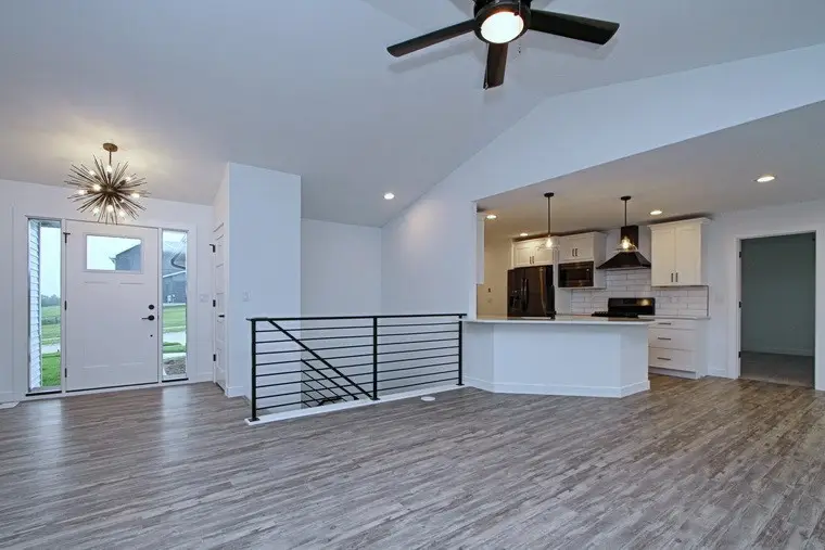 804 Windam Drive, Solon, IA 52333 - Image #3