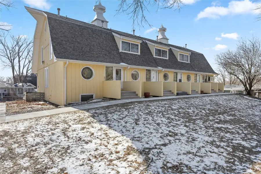 3201 Muscatine Avenue #3, Iowa City, IA 52240 - #2