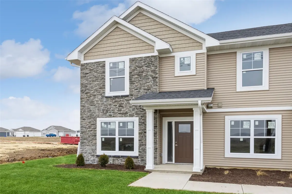 7021 Harlan Eddy Drive Sw, Cedar Rapids, IA 52404 - Image #1