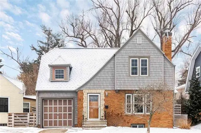 202 Forest Dr Se, Cedar Rapids, IA 52403 - Image #1