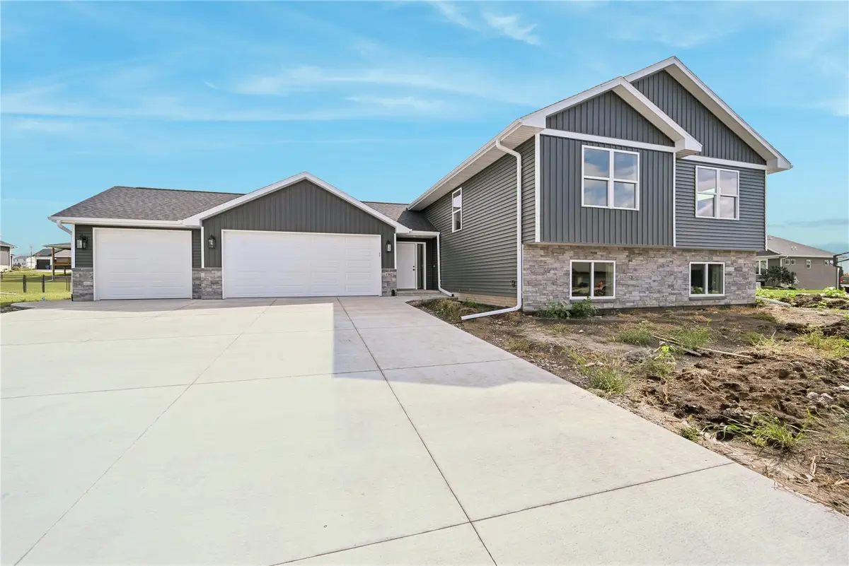 1382 Foxtail Drive, Fairfax, IA 52228 - Image #1