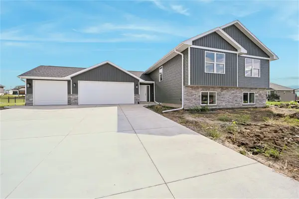 1382 Foxtail Drive, Fairfax, IA 52228
