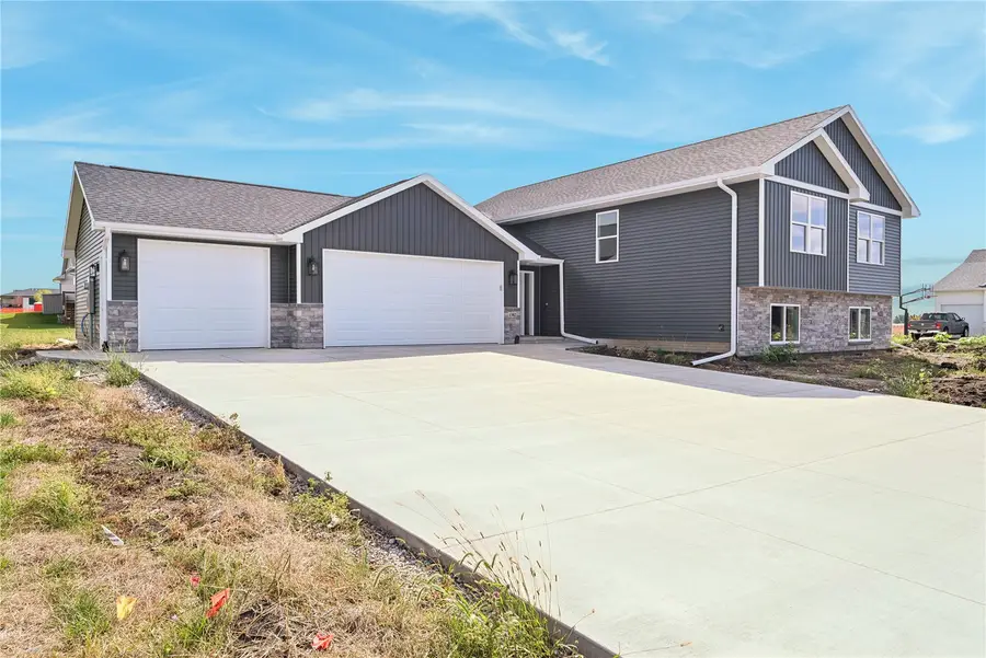1382 Foxtail Drive, Fairfax, IA 52228 - Image #2