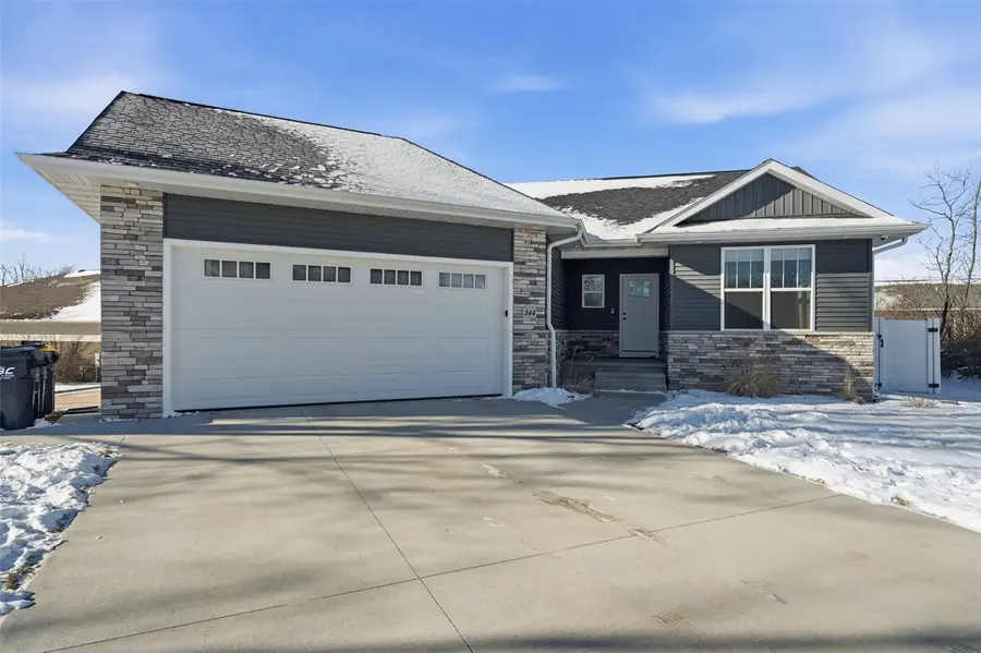 344 Worthington Court, Hiawatha, IA 52233 - Image #2