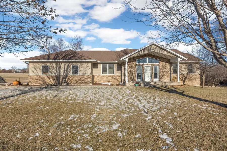 1253 Hillview Court Ne, Swisher, IA 52338 - Image #2