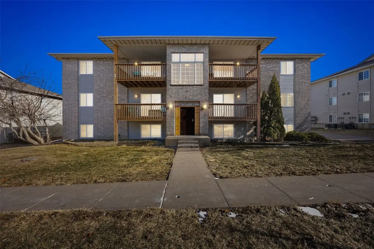 56 West Side Drive, Iowa City, IA 52246 - Image #1