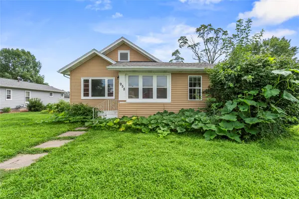 958 S Iowa Avenue, Washington, IA 52353