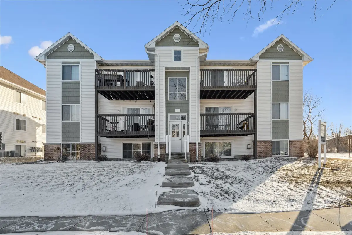 6410 Creekside Drive Ne #2, Cedar Rapids, IA 52402 - Image #1