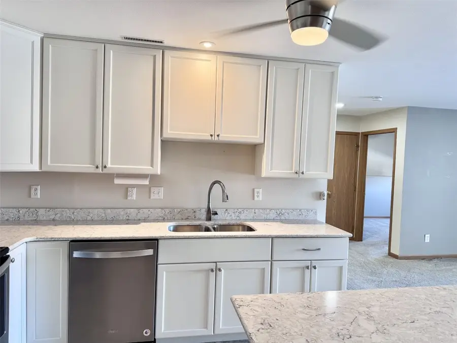 6410 Creekside Drive Ne #2, Cedar Rapids, IA 52402 - Image #3