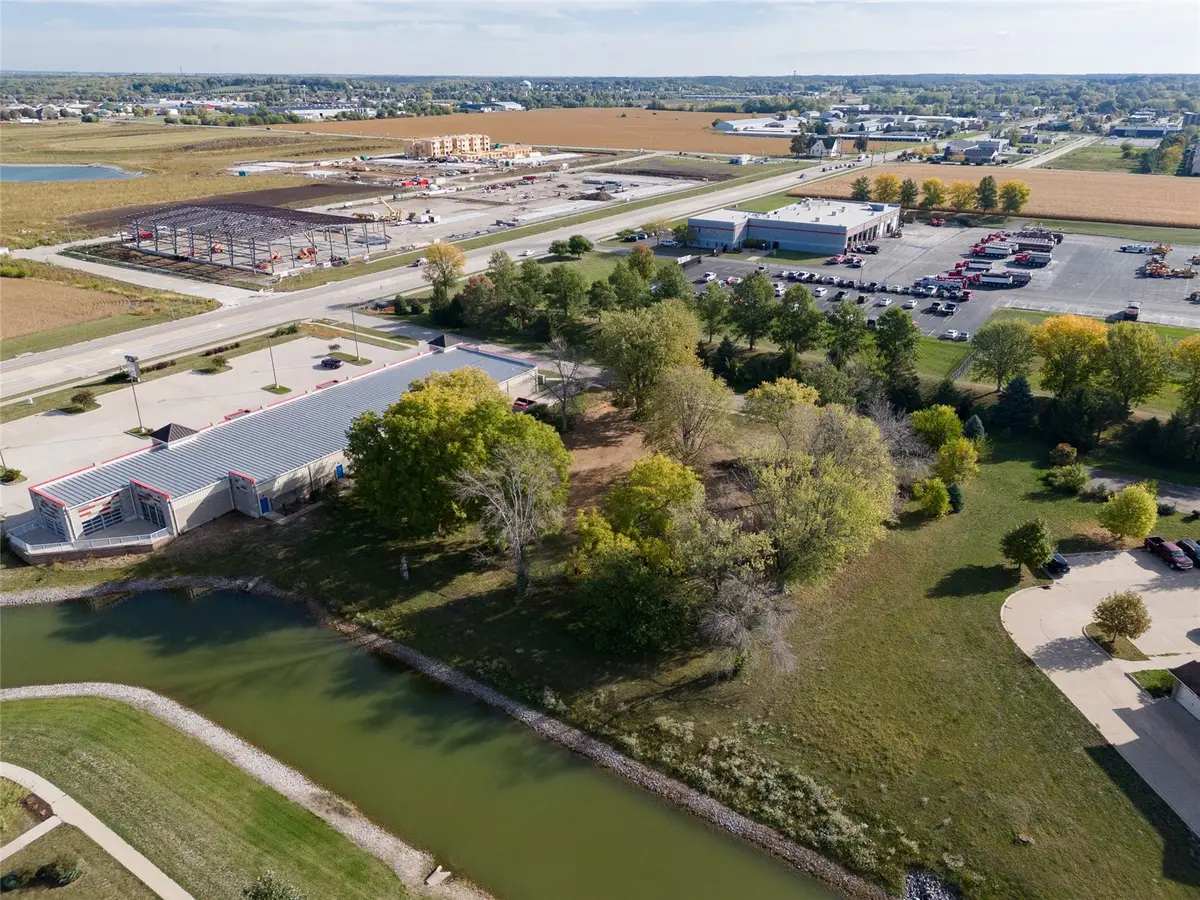 555 Country Ln, North Liberty, IA 52317 - #1