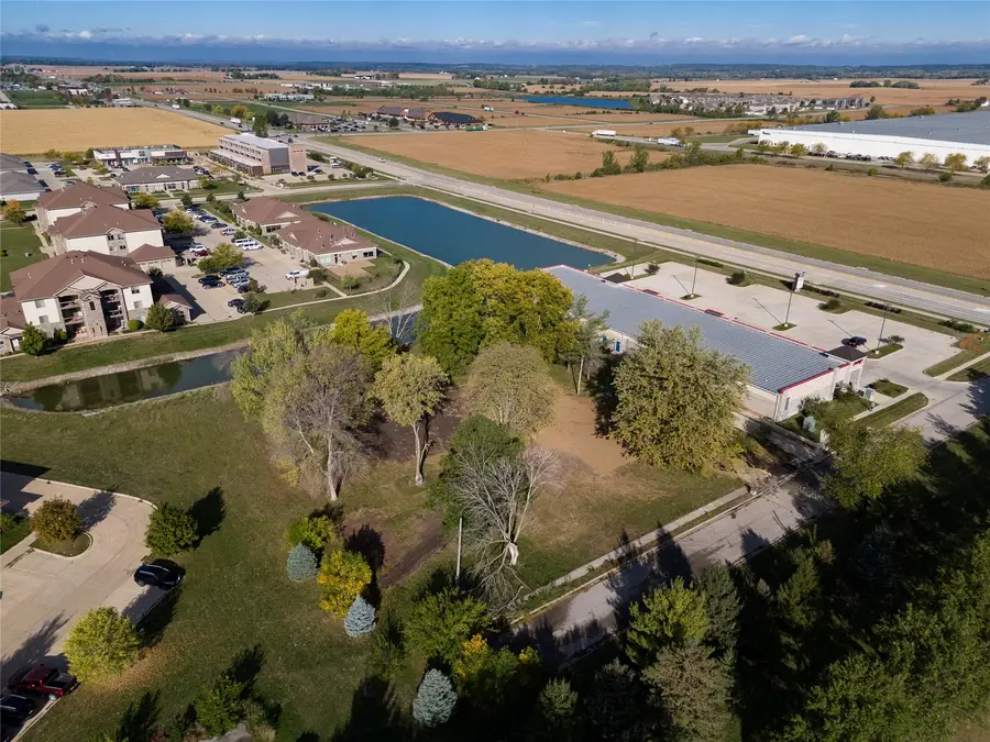 555 Country Ln, North Liberty, IA 52317 - #2