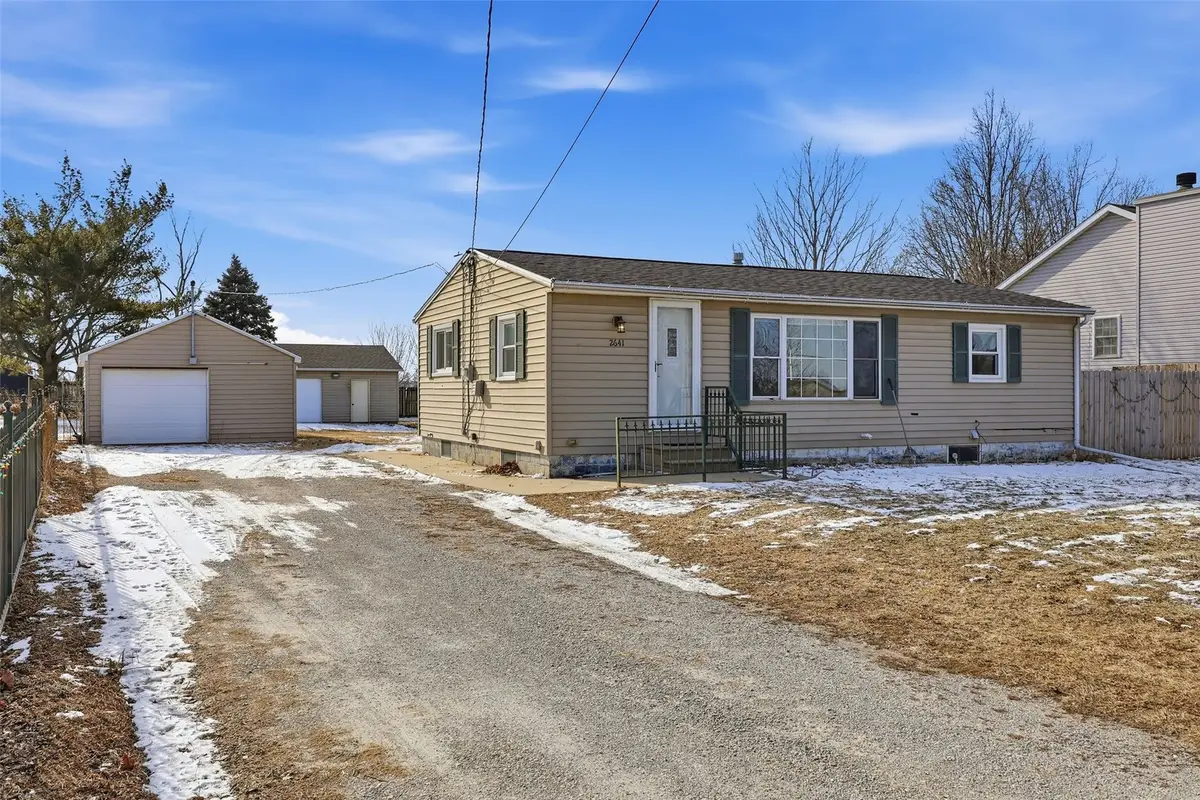 2641 Worthington Drive Sw, Cedar Rapids, IA 52404 - Image #1