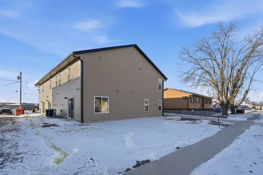 225 Clymer Road, Hiawatha, IA 52233 - Image #2