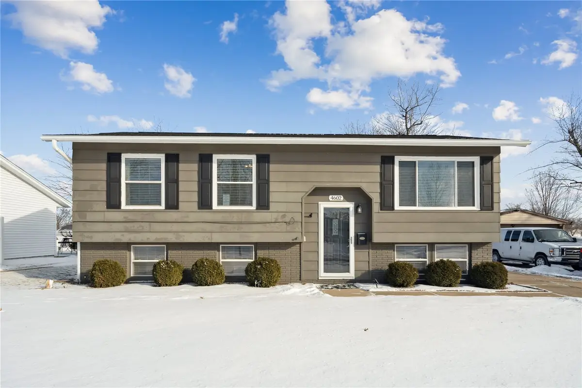 4602 Twin Pine Drive Nw, Cedar Rapids, IA 52405 - Image #1
