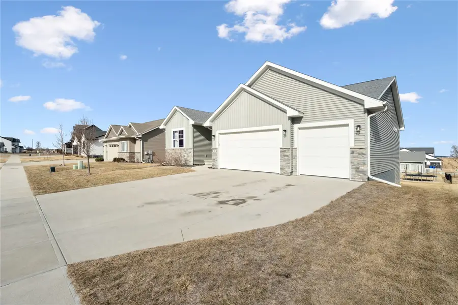 206 Ridgeway Dr, Tiffin, IA 52340 - #3