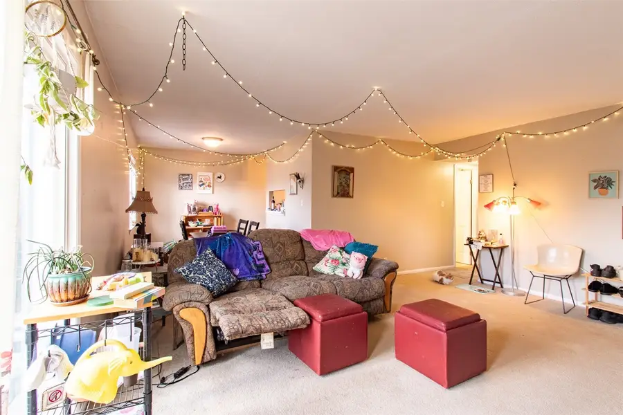 1206 21st Ave Place, Coralville, IA 52241 - Image #2