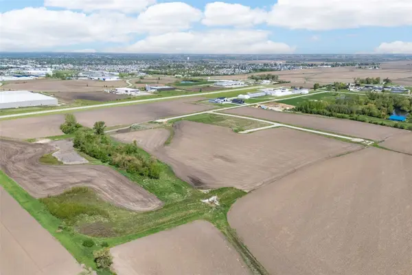 1676 Luxair Lane, Marion, IA 52302