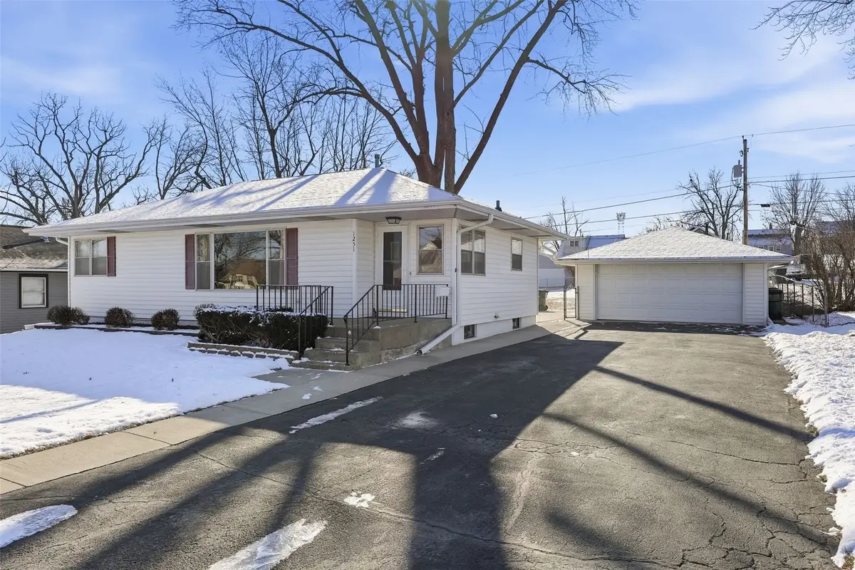 1251 18th Avenue Sw, Cedar Rapids, IA 52404 - #1