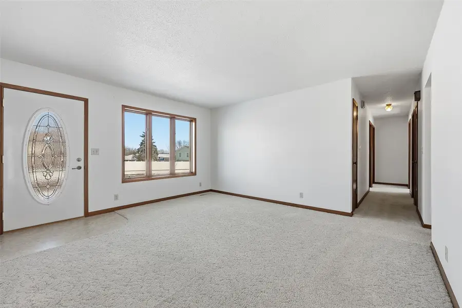 3815 1st Avenue Sw, Cedar Rapids, IA 52405 - #3