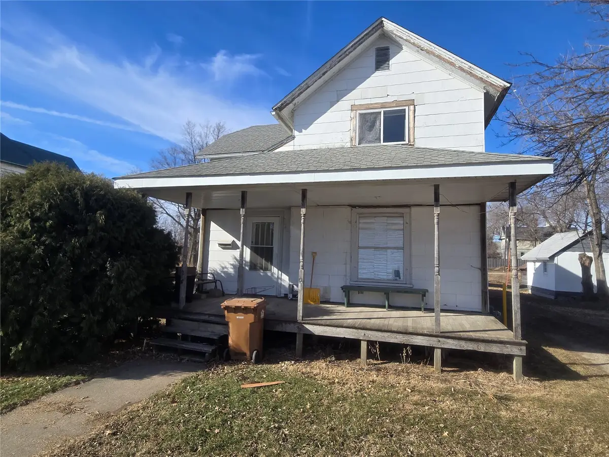 723 East Street, Grinnell, IA 50112 - #1