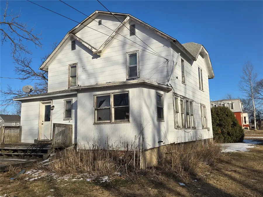 723 East Street, Grinnell, IA 50112 - #2