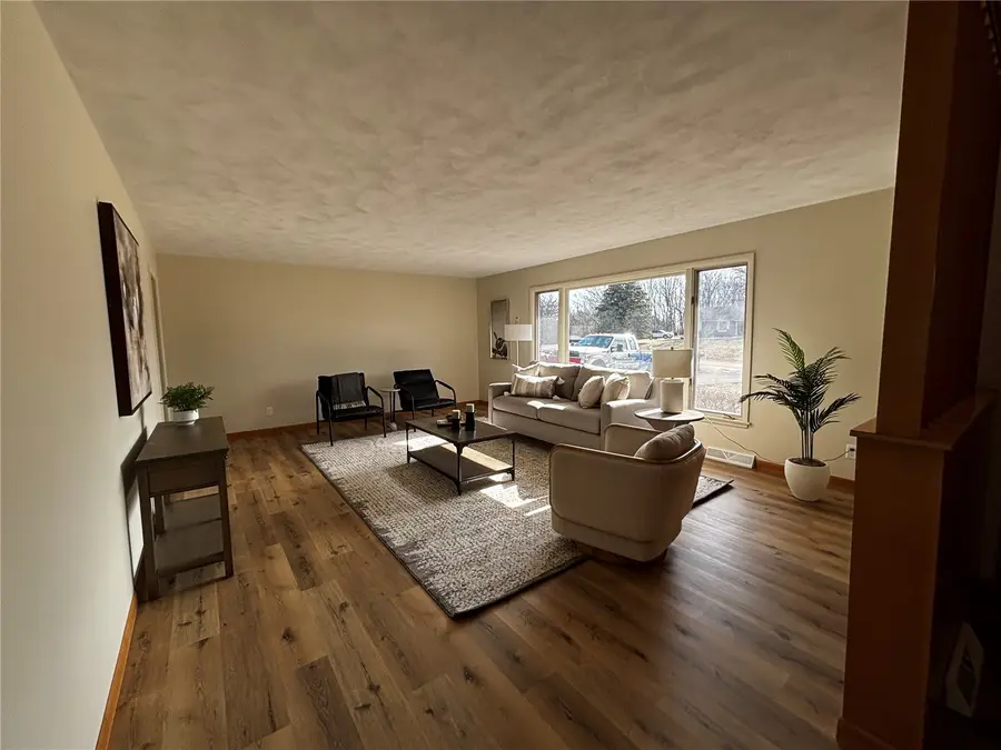 4801 Everlou Road, Cedar Rapids, IA 52404 - Image #2