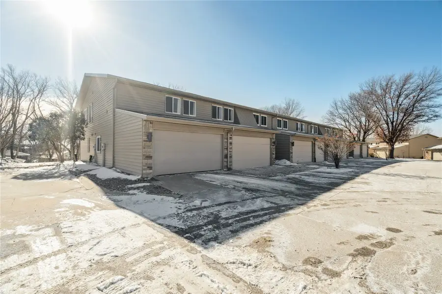 1718 Applewood Place Ne, Cedar Rapids, IA 52402 - Image #2