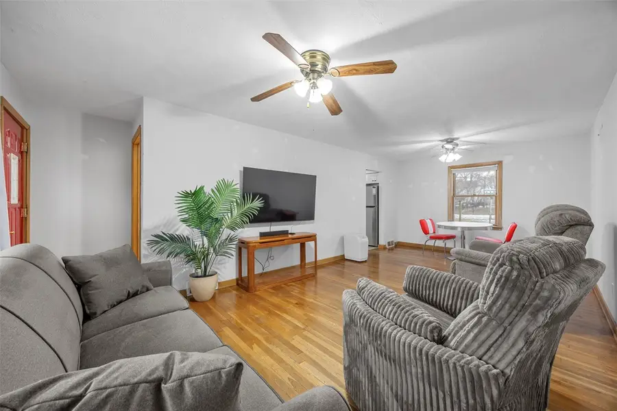 608 W 13th Street, Vinton, IA 52349 - #3